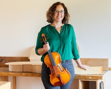 Vortrag: Katharina Neumüller: „Vom Baum zur Geige – Handwerk und Geschichte des Geigenbaus“ (Bild für) Vortrag: Katharina Neumüller: „Vom Baum zur Geige – Handwerk und Geschichte des Geigenbaus“